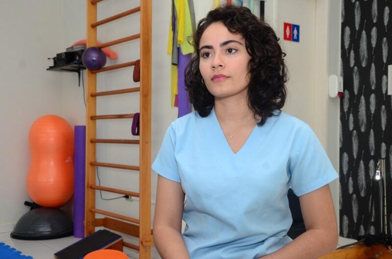 A fisioterapeuta Angélica Almeida em entrevista a Folha (Foto: Nilzete Franco/Folha BV)