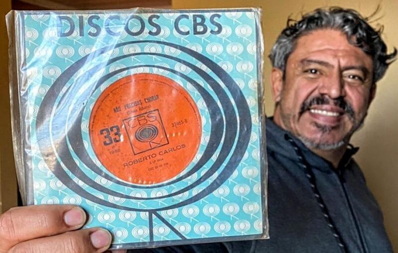 A coleção também tem o compacto do cantor Roberto Carlos lançado em 1966.