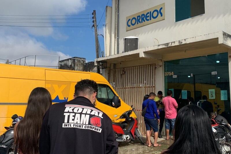 Clientes esperaram por volta de 40 minutos antes de saberem que não teria atendimento (Foto: Arquivo pessoal) Clientes esperaram por volta de 40 minutos antes de saberem que não teria atendimento (Foto: Arquivo pessoal)
