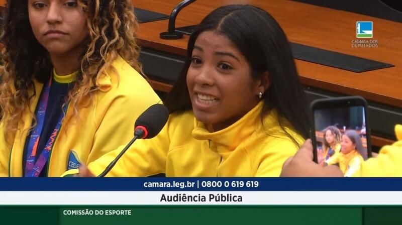 Rafaela Silva durante discurso nesta quinta-feira, na Câmara dos Deputados (Foto: Reprodução)