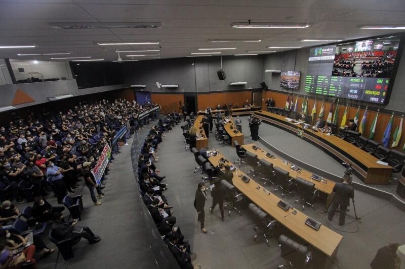 Sessão na Assembleia (Foto: AscomAle)
