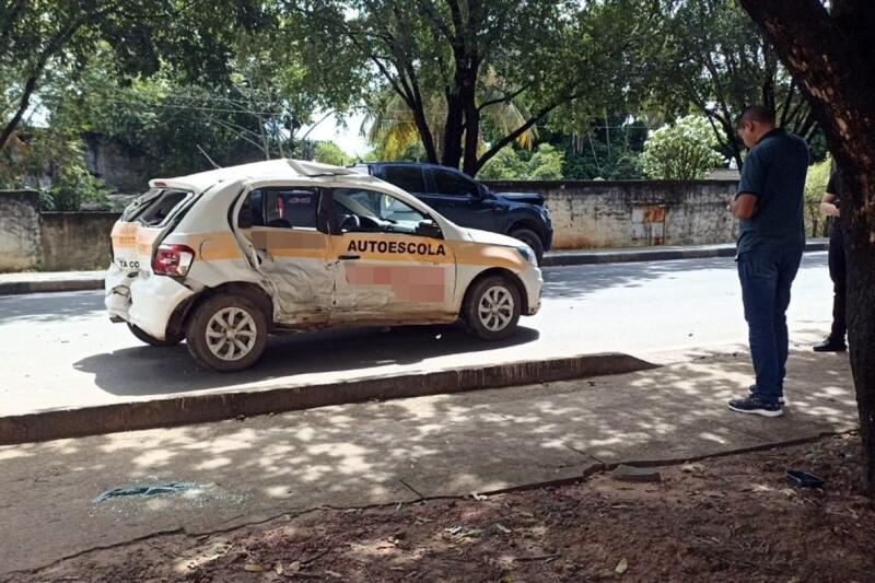 O acidente aconteceu na Avenida Carlos Pereira de Melo, no bairro Jardim Floresta, na manhã desta segunda-feira, 11 (Foto: Divulgação)