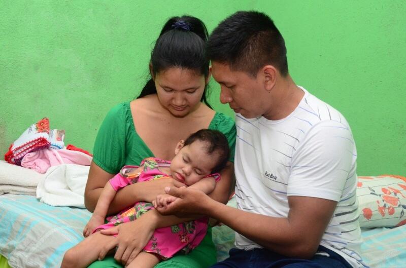 Elizia Maelly Viriato Aleix, de 1 ano e 6 meses, nasceu com problemas renais e precisa fazer uma cirurgia de remoção do rim direito (Foto: Nilzete Franco/ FolhaBV))