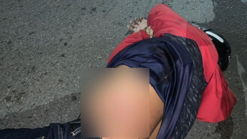 Vítima caída na avenida Ataíde Teive após ser baleada (Foto: Divulgação)