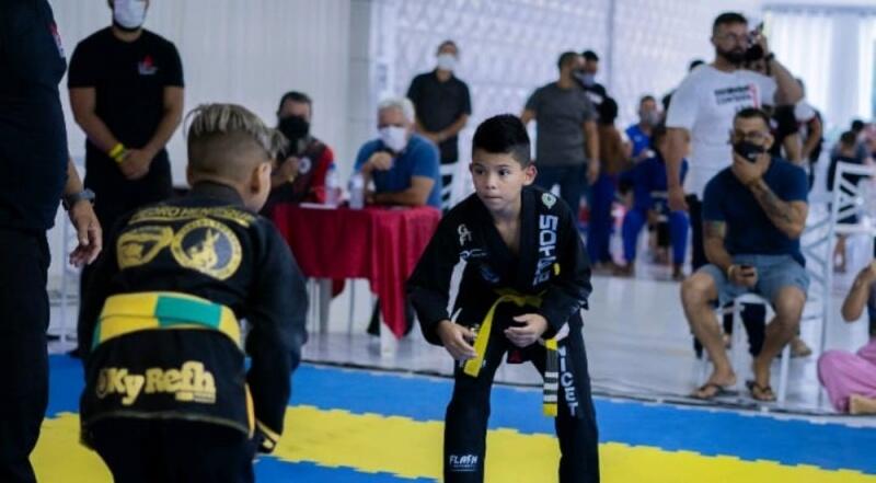 Garoto já possui um qualificado currículo de títulos no jiu-jítsu (Foto: Divulgação)