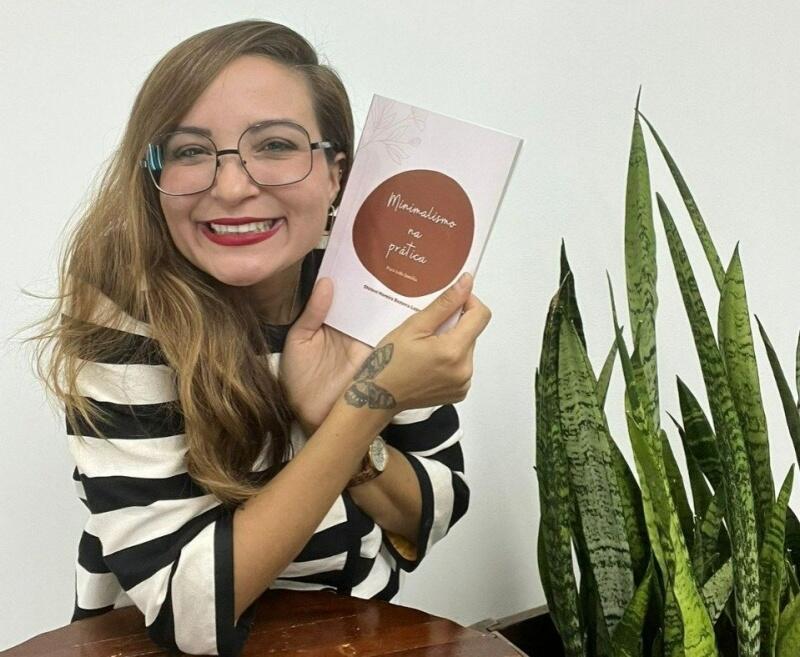 Autora Shirleni Moreira lança obra neste sábado (Foto: Divulgação)