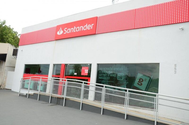 Agência do Santander, no Centro de Boa Vista (Foto: Nilzete Franco/Folha BV)