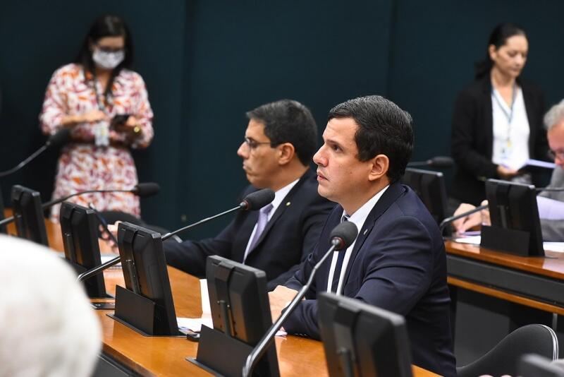 O projeto surge para garantir os trâmites legislativos apropriados para inserir a doença na lista de isenção do imposto d renda, uma vez que, o recente entendimento do Superior Tribunal de Justiça