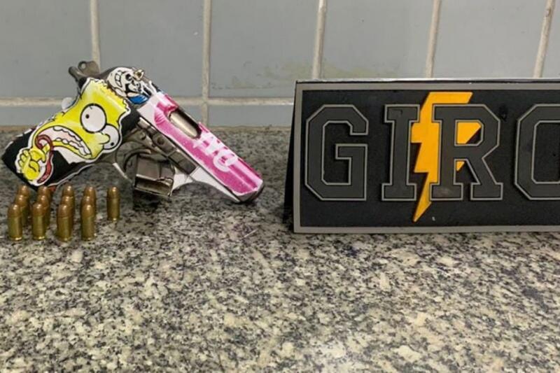 Ao avistar a guarnição do Giro, Y.A.C. demostrou nervosismo e foi observado um volume em sua cintura (Foto: Divulgação) Ao avistar a guarnição do Giro, Y.A.C. demostrou nervosismo e foi observado um volume em sua cintura (Foto: Divulgação)