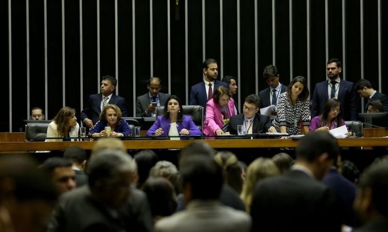 As peças publicitárias, de até 5 minutos contínuos, ou não, foram veiculadas diariamente em rádio e televisão. (Foto: Wilson Dias/Agência Brasil)
