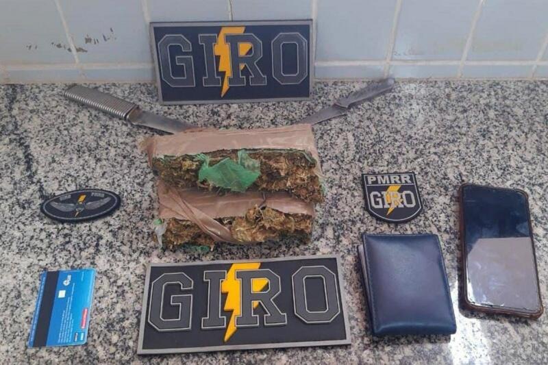 A prisão foi efetuada pelo Grupamento de Intervenção Rápida e Ostensiva durante patrulhamento pelo bairro Murilo Teixeira (Foto: Divulgação)