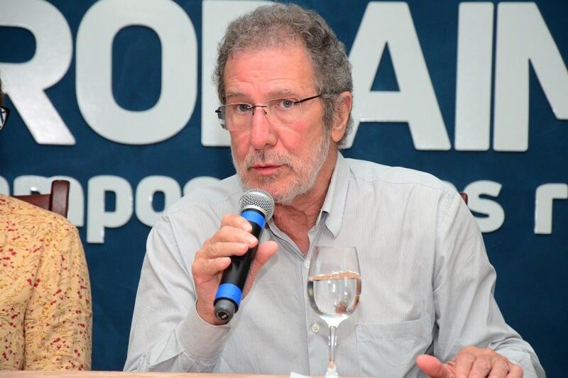 Médico Joao Bosco Pellattiero faz parte da equipe que realiza as cirurgias (Foto: Nilzete Franco/FolhaBV)