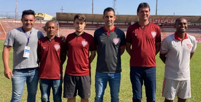 Treinador de goleiros Maurício Gamarros (último à direita) é apresentado no Noroeste (Foto: Divulgação/EC Noroeste)