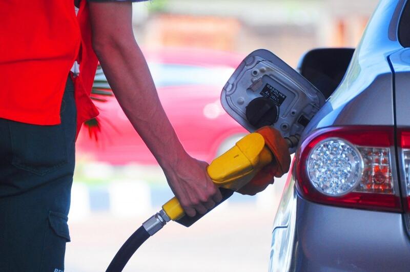 Desde a primeira queda, em 19 de julho, o preço do litro da gasolina em refinarias da Petrobras já teve queda acumulada de 13% (Foto: Arquivo FolhaBV)