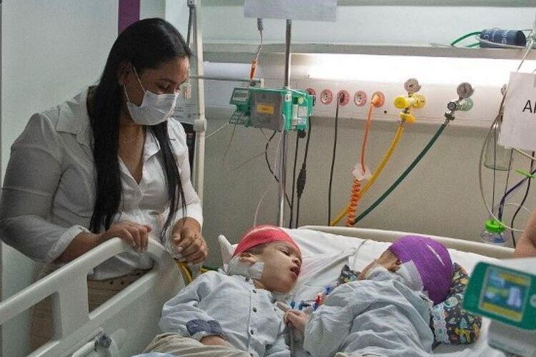 Hospital cedeu um quarto para a mãe e ela passou a praticamente morar no hospital com os gêmeos (Foto: Divulgação)