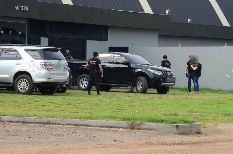 Segundo informações obtidas pela reportagem, os policiais tiveram que arrombar  a porta do estabelecimento para cumprir o mandado (Foto: Nilzete Franco/FolhaBV)
