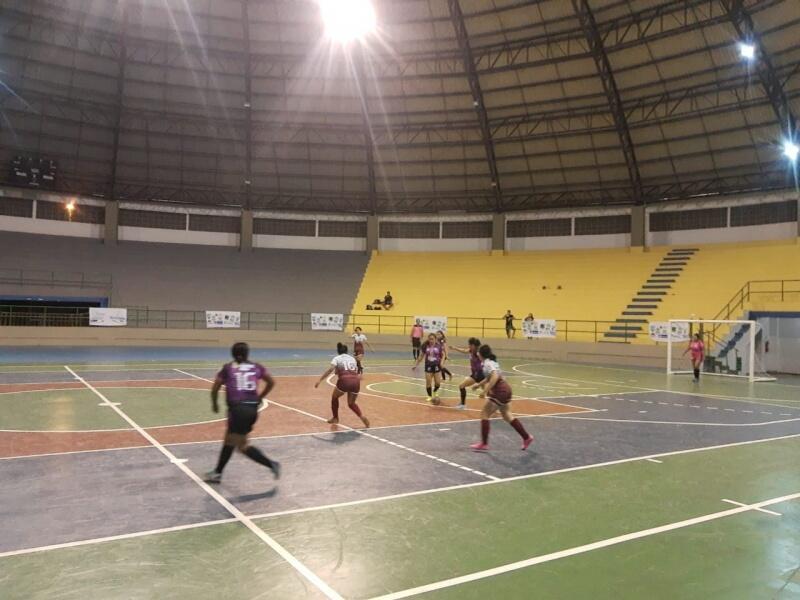 Na primeira edição da Copa Boa Vista de futsal feminino, os 12 times se dividiram em dois grupos de 6 cada (Foto: Divulgação)