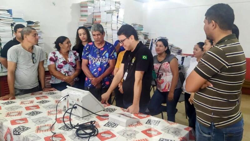 Aproximadamente 50 servidores estão envolvidos nessa atividade, entre multiplicadores e pessoal de apoio (Foto: Divulgação/TRE)