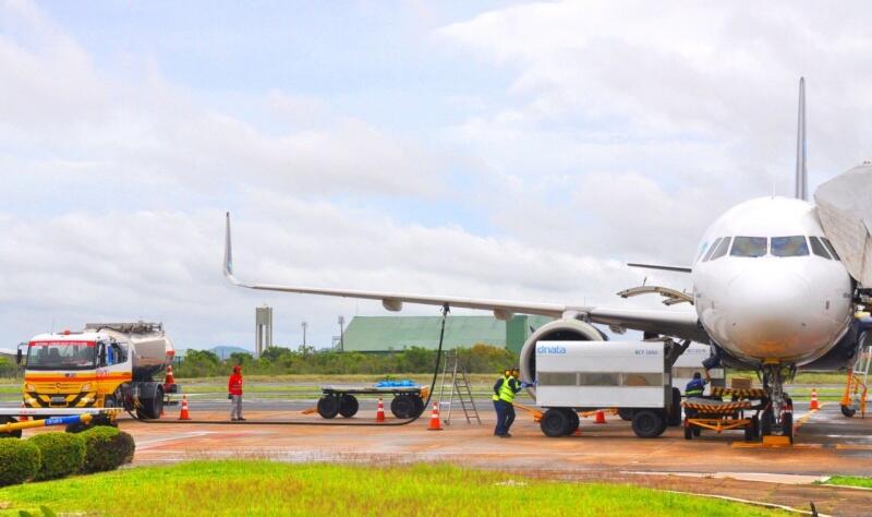 Trata-se de queda relevante nos preços de um insumo que vem pressionando os custos do mercado de aviação (Foto: Arquivo FolhaBV)