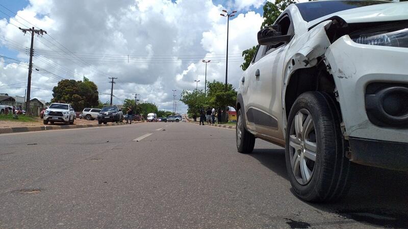 Danos no carro envolvido no acidente (Foto: Nilzete Franco/FolhaBV)