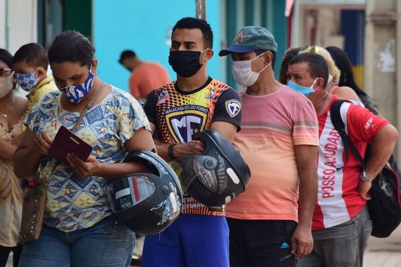 A adesão às máscaras continua, principalmente em locais fechados (Foto: Nilzete Franco/Folha BV)