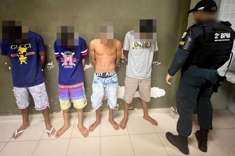 Os envolvidos e a arma de fogo foram apresentados na Central de Flagrantes para as providências legais e cabíveis (Foto: Divulgação)