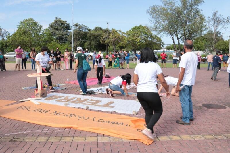Segundo os manifestantes, o Grito dos Excluídos interpela a defender e promover a vida  (Foto: Nilzete Franco/FolhaBV)