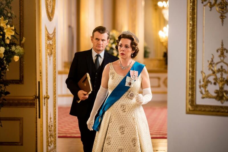 Nas duas últimas temporadas a rainha foi interpretada por Olivia Colmann (Foto: Divulgação)