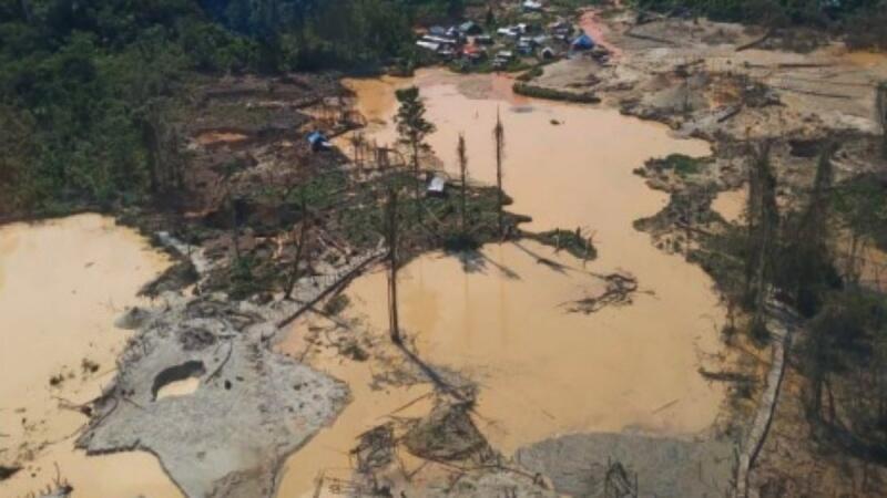 Situação atual da área degradada pelo garimpo na região de Xitei, na Terra Indígena Yanomami (Foto: Hutukara Associação Yanomami)
