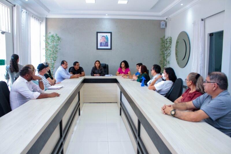 No Plenarinho da Câmara, reunião foi com os inspetores ambientais e fiscais da Vigilância Sanitária. No Plenarinho da Câmara, reunião foi com os inspetores ambientais e fiscais da Vigilância Sanitária.