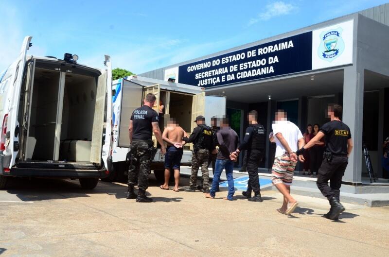Os presos foram encaminhados para sede da Polinter e seguirão para a Pamc (Foto: Nilzete Franco/FolhaBV)