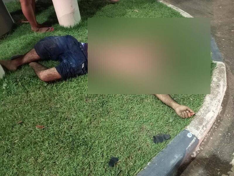 A vítima foi encontrada caída no canteiro central da avenida (Foto: Divulgação)