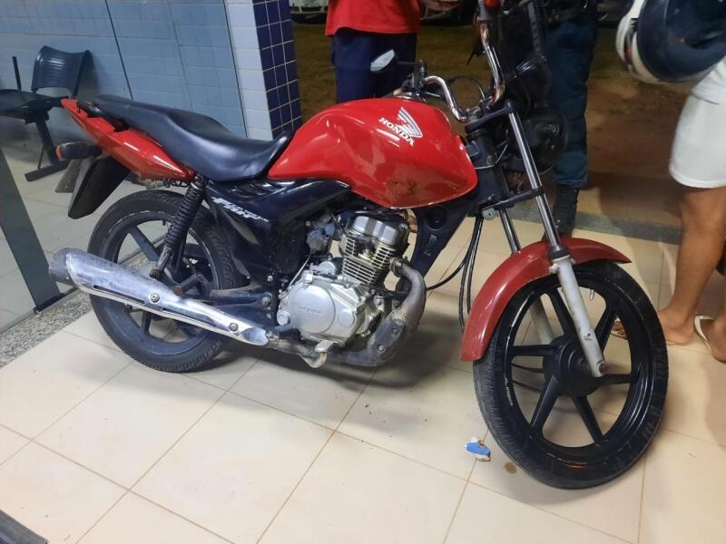 Moto furtada pelos envolvidos (Foto: Divulgação)
