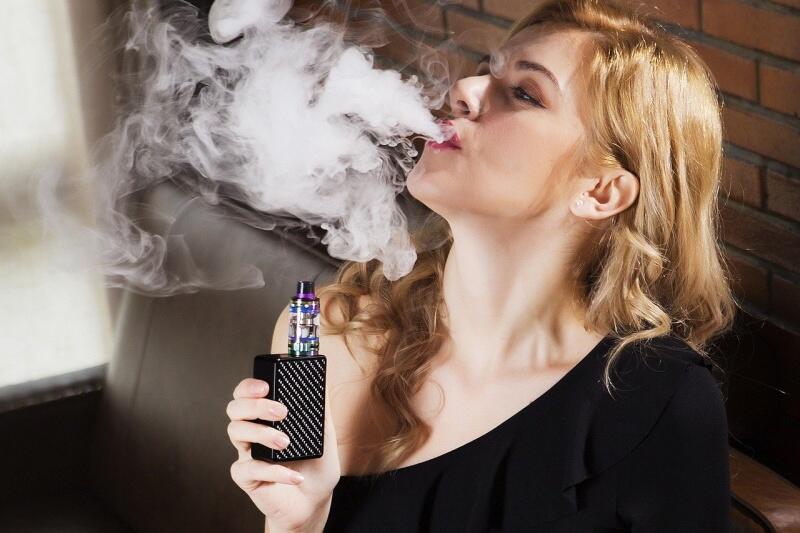 Instituto Nacional de Câncer alerta que cigarro eletrônico possui substâncias tóxicas que causam câncer, doenças respiratórias e cardiovasculares (Foto: Haiberlau/Pixabay)