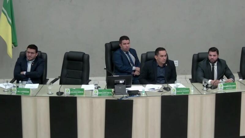 Vereadores ficaram paralisados ouvindo áudio vazado no plenário (Foto: Reprodução)