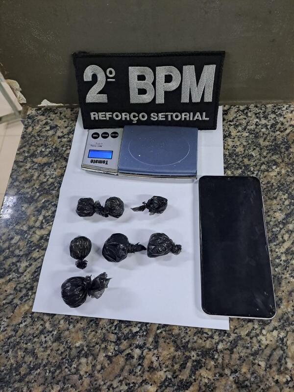 Cada trouxinha de pasta base de cocaína era vendida no valor de R$ 400 (Foto: Divulgação)