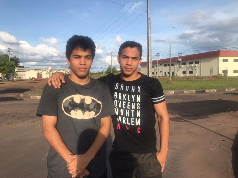 Ítalo Enkel e Iuri Enkel, de 18 anos realizaram a prova na Universidade Federal de Roraima (Foto: Lílith Áquila/FolhaBV)