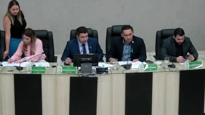 A mesa diretora da Câmara Municipal nesta quarta-feira (Foto: Reprodução)