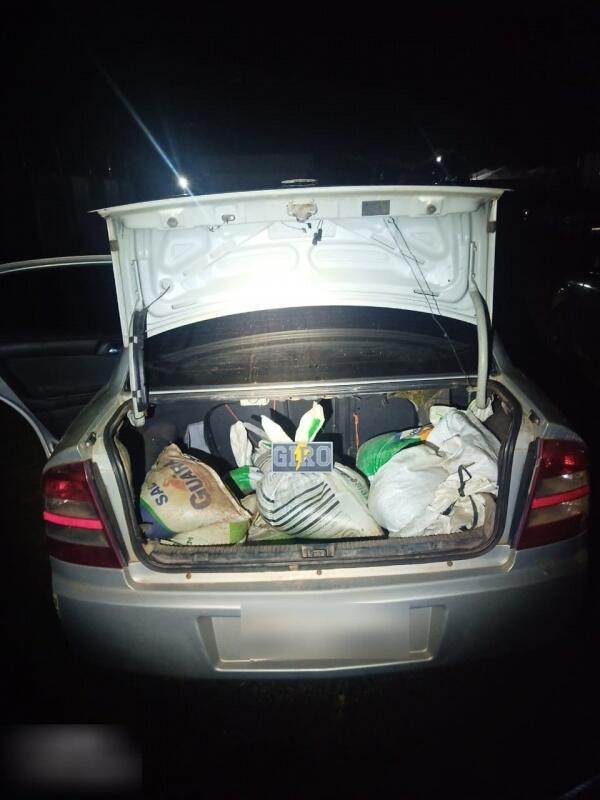Suspeitos e material apreendido foram levados à sede da Polícia Federal em Roraima - Foto: Divulgação