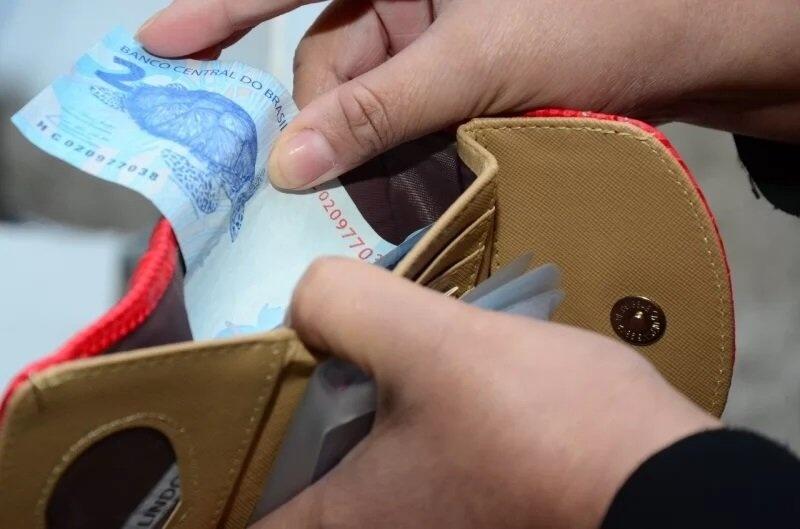 Segundo o denunciante no próximo dia 30 completam dois meses que ele e os demais servidores estão sem receber. (Foto: Arquivo FolhaBV)