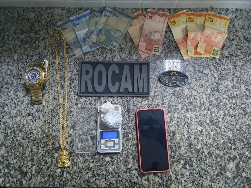 Material apreendido e apresentado na Central de Flagrantes pela Rocam (Foto: Divulgação)