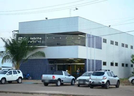 Mulher foi levada ao 5º Distrito Policial - Foto: Nilzete Franco/Folha de Boa Vista