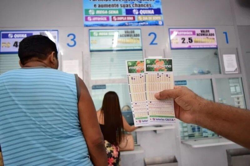 As dezenas sorteadas foram: 02 - 05 - 27 - 30 - 46 - 53 (Foto: Arquivo FolhaBV)