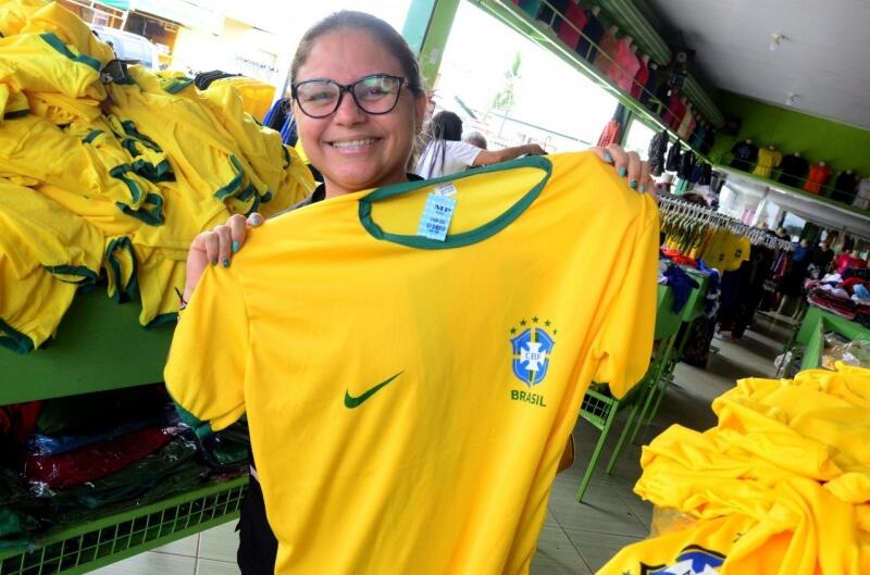 A cabeleireira Yorlenis Avilez é uma das otimistas para a vitória do Brasil na partida de hoje- Foto Nilzete Franco/FolhaBV