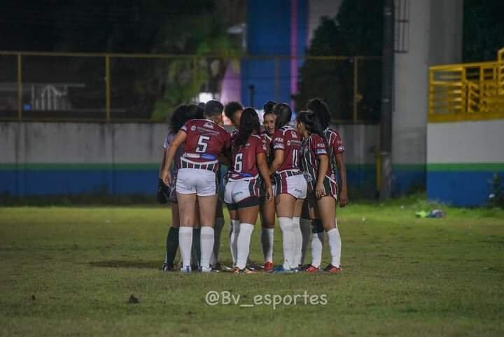 Atlético Roraima feminino entra em campo contra Rio Negro. Crédito: Hélio Garcias/BV Esportes