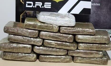 Material apreendido com o técnico de informática (Foto: Polícia Civil)