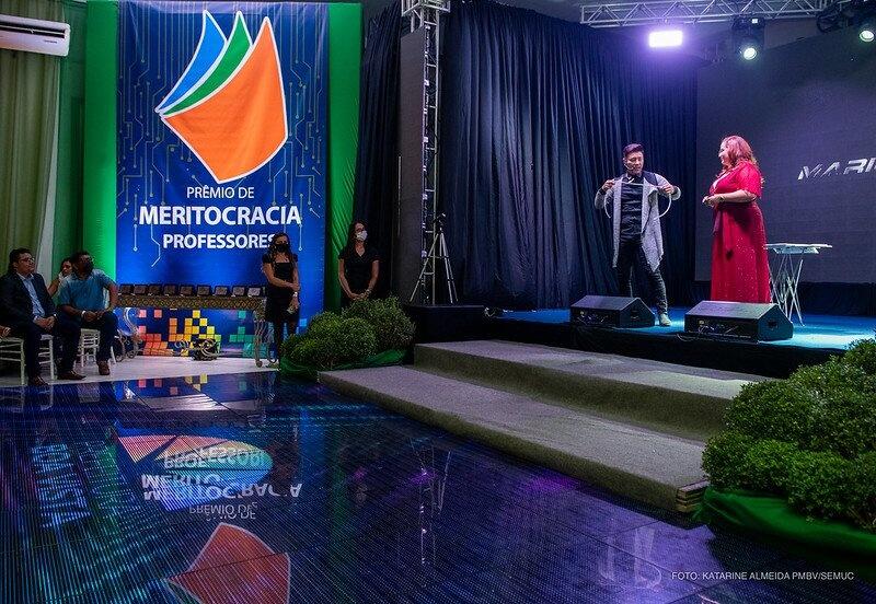 Em 9 anos de Prêmio Meritocracia, já foram destinadas mais de 1.500 premiações a cada professor que busca a inovação no ensino e se destaca em sua forma de educar
