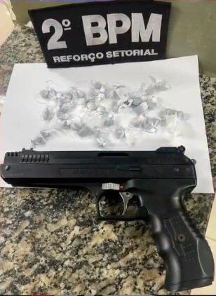 Arma apreendida foi levada à delegacia - Foto: Divulgação/PMRR