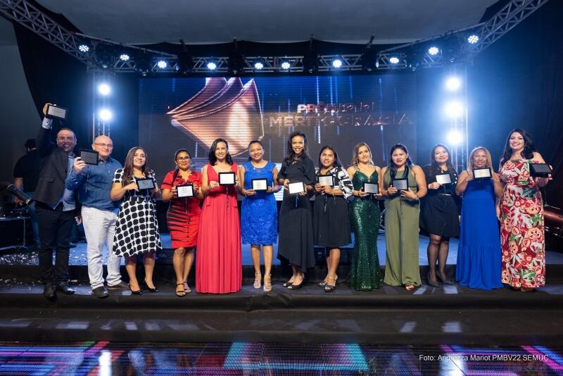 Durante a solenidade no Espaço D’Rosi Eventos, os primeiros colocados de cada categoria receberam placas de reconhecimento e os pins do prêmio (Foto: Divulgação)