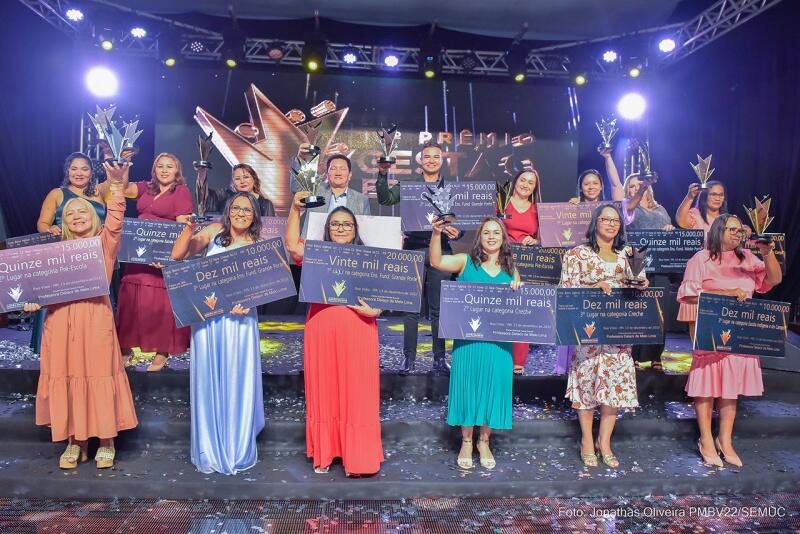A iniciativa da prefeitura reconhece e valoriza o esforço e a dedicação de todos os servidores das escolas, do porteiro ao gestor. (Foto: Divulgação)
